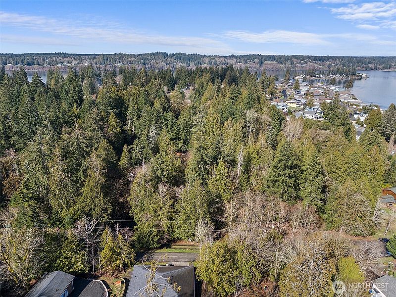 5th image of 9821 Mariner Drive NW