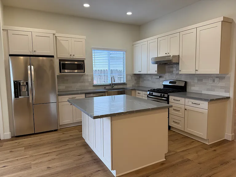 3112 Sumatra St — Photo 1