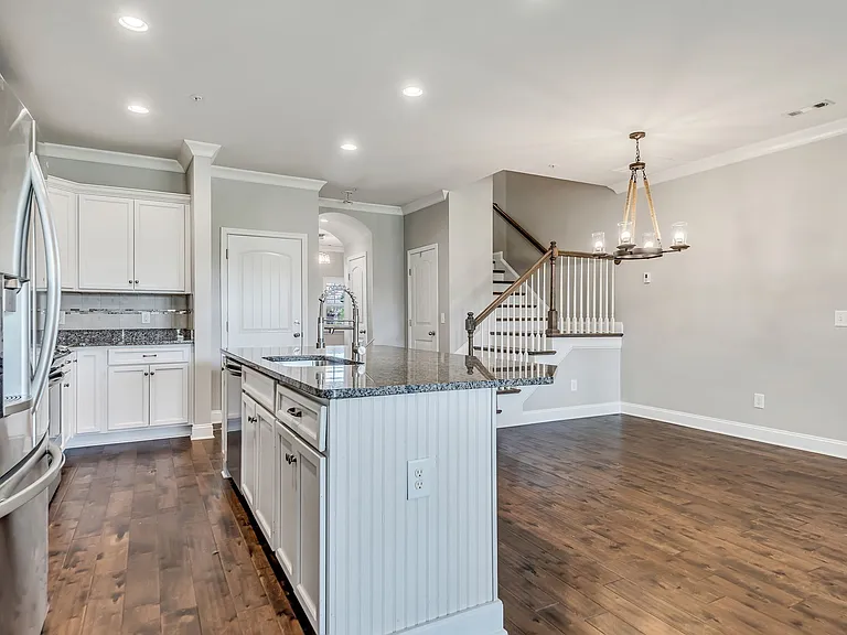 1477 Channing Dr — Photo 11