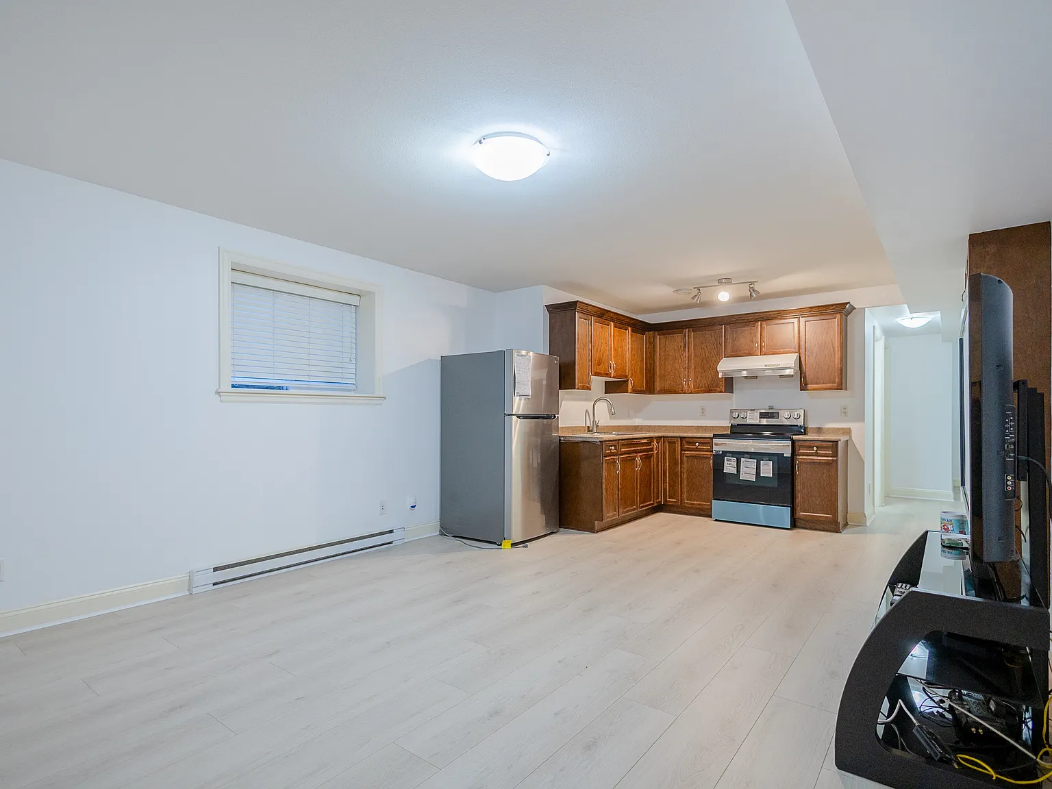 2 bed, 830 sqft, $1,980 — Photo 2