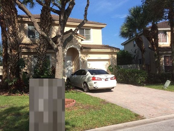 3rd image of 4337 Lake Lucerne Cir