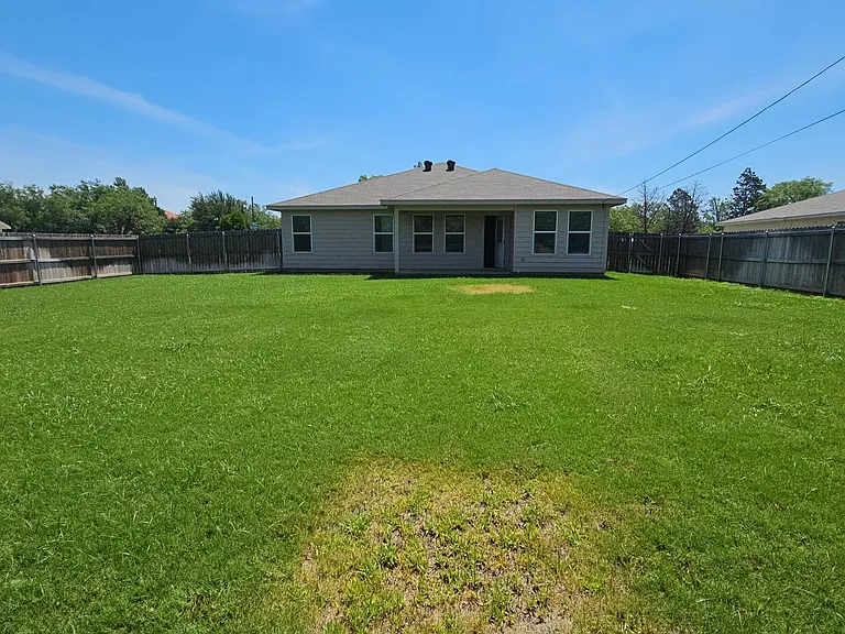 1638 Merchant St — Photo 37