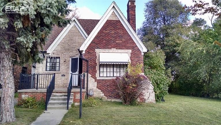 1st image of 590 Marquette Dr