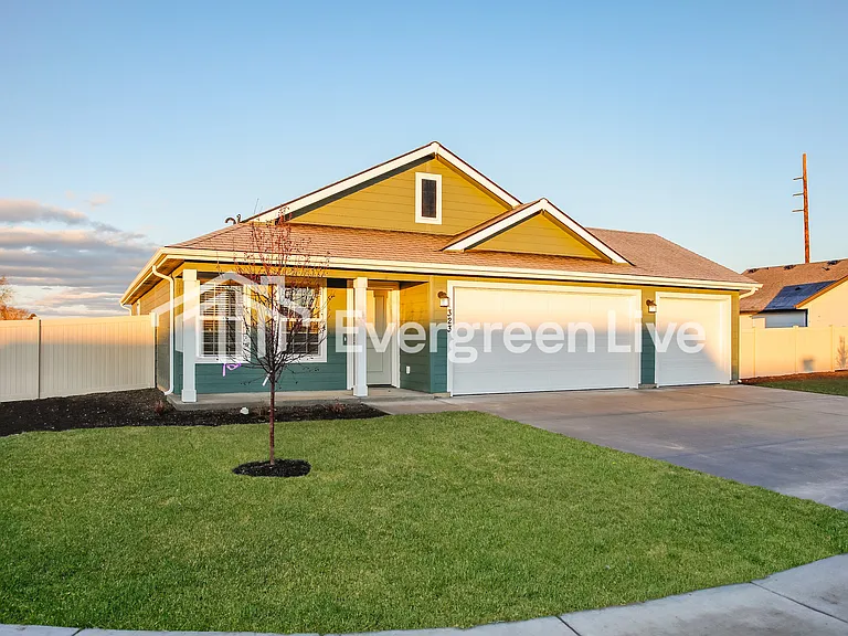 323 Lightening Ave — Photo 2