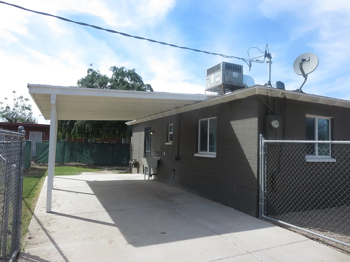 Building Photo - 301 W Highland Ave #B