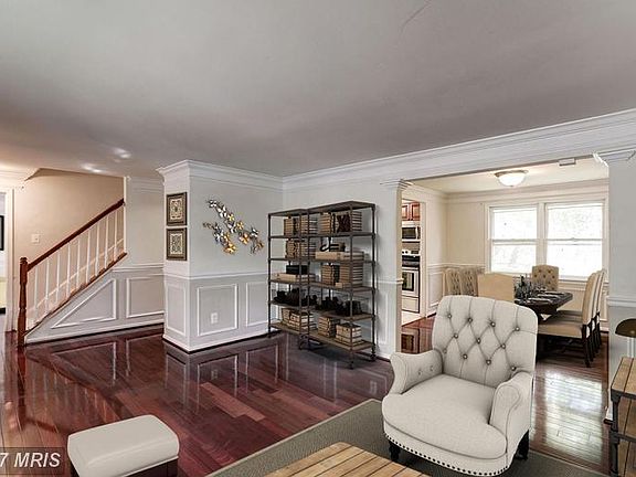 Living Room (2 of 3)