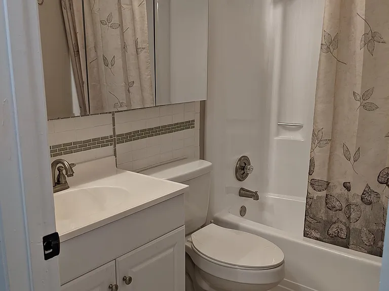 1564 University Ln #806 — Photo 6