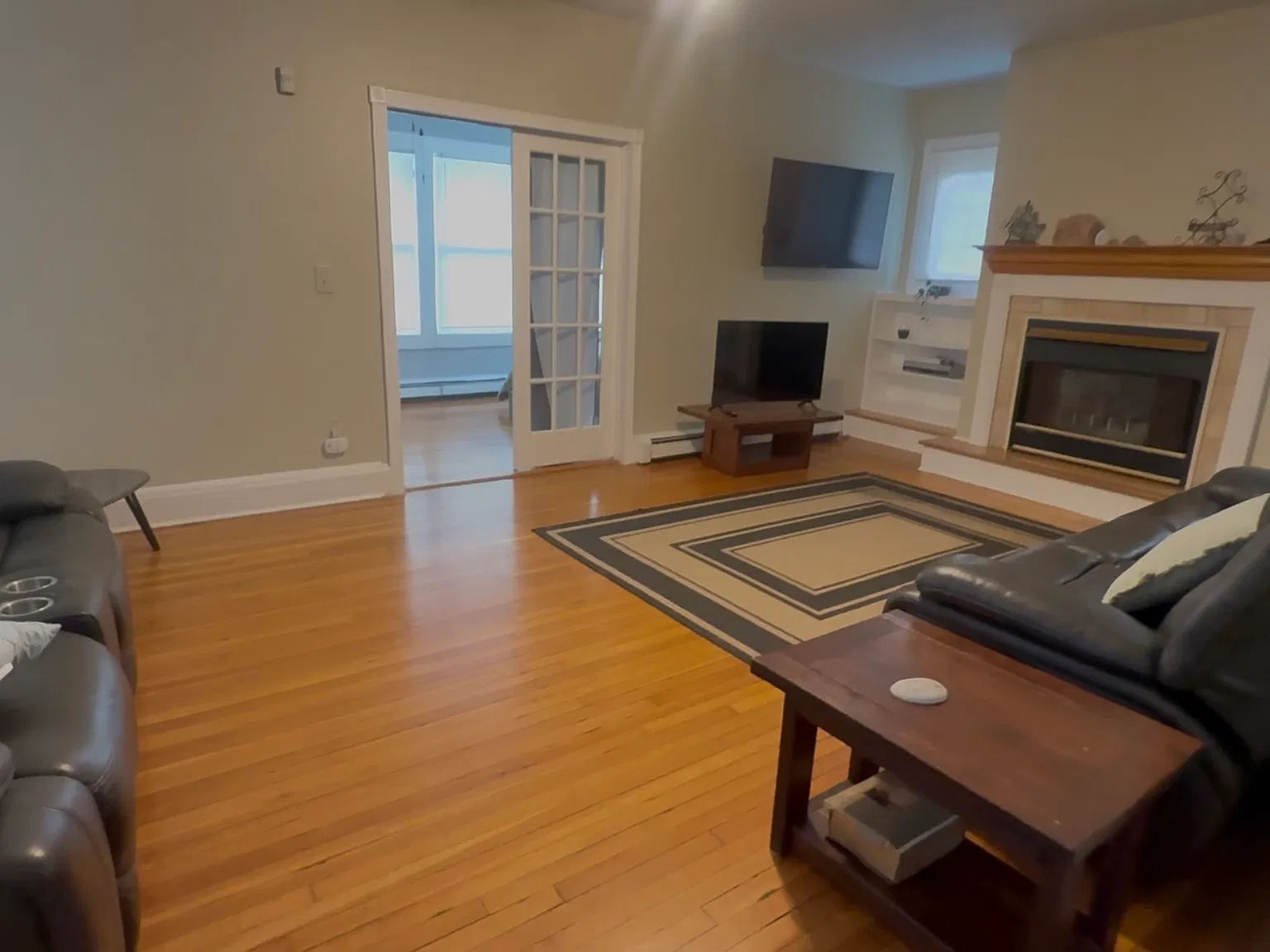 4 bed, 2500 sqft, $11,000 — Photo 3