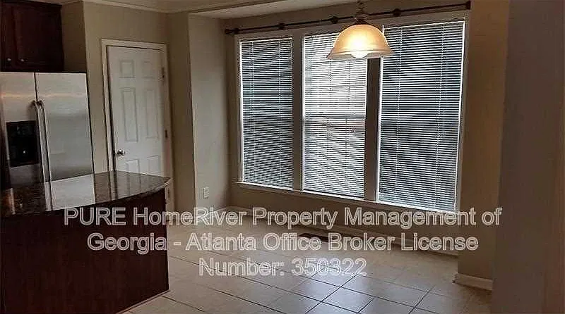 4 bed, 3.0 bath, 2404 sqft, $3,200 — Photo 3
