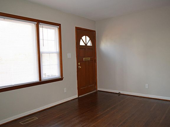 3rd image of 1608 Chippendale Rd