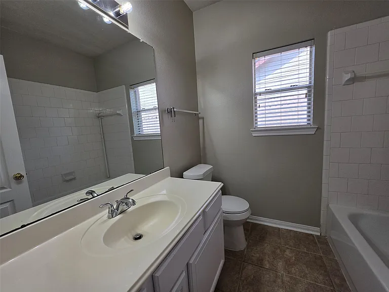 7002 Plaza Del Sol Dr #D — Photo 13
