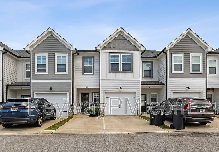 317 Sumac Trl — Photo 1