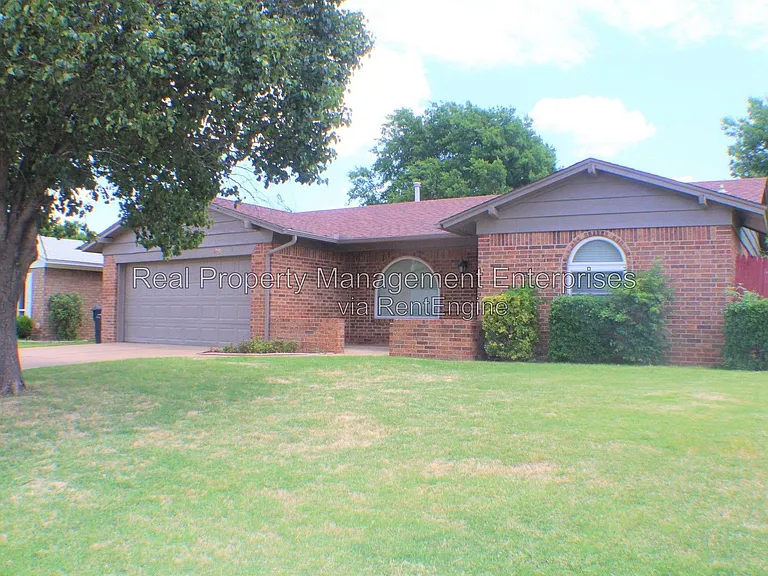 10904 N Florida Ave — Photo 1