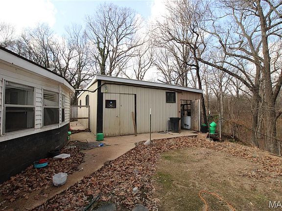 5th image of 137 E Lexington Ave