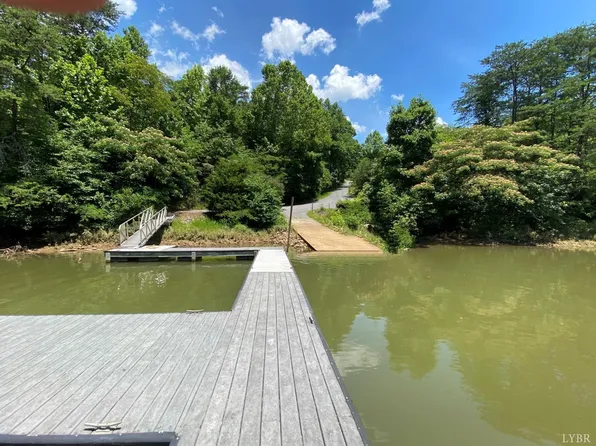 53 Sandy Court, Gretna, VA 24557