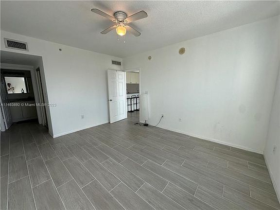 3rd image of 275 NE 18th St APT 2105