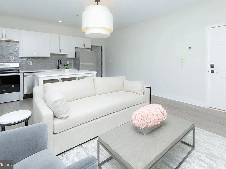 1122 N Calvert St #1 — Photo 3