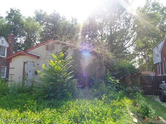 2nd image of 19417 Grandview St