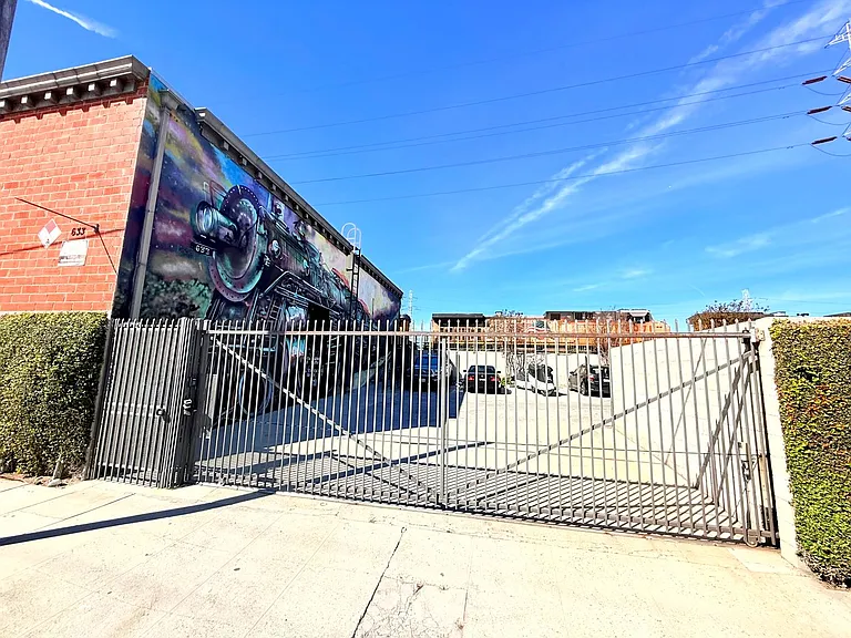 1734 N. Main St.,/ 633 Gibbons Street — Photo 18