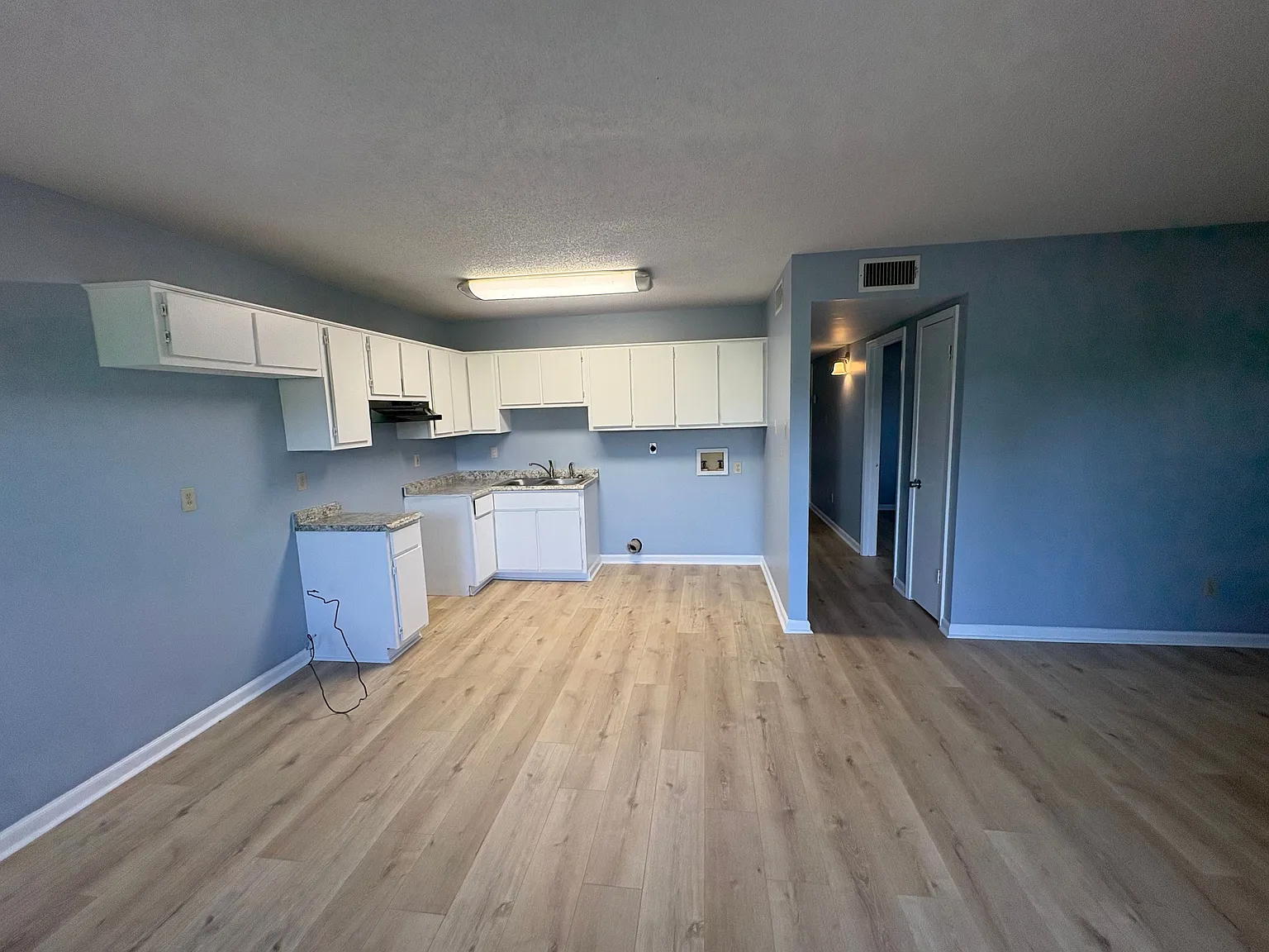 Charming 3-Bed, 1-Bath Home for Rent — Photo 2