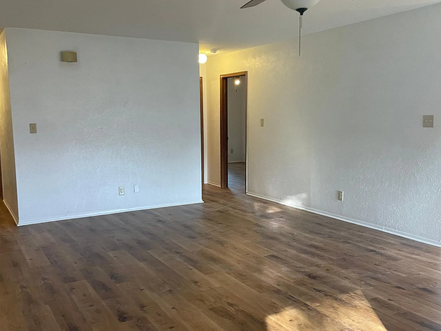 3 bed, 1295 sqft, $2,195 — Photo 4