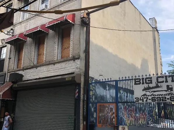 2830 Fulton Street image 1 of 2