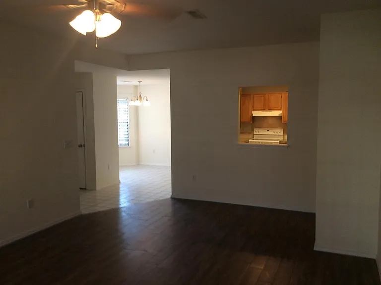 2050 E Farr Ln — Photo 3
