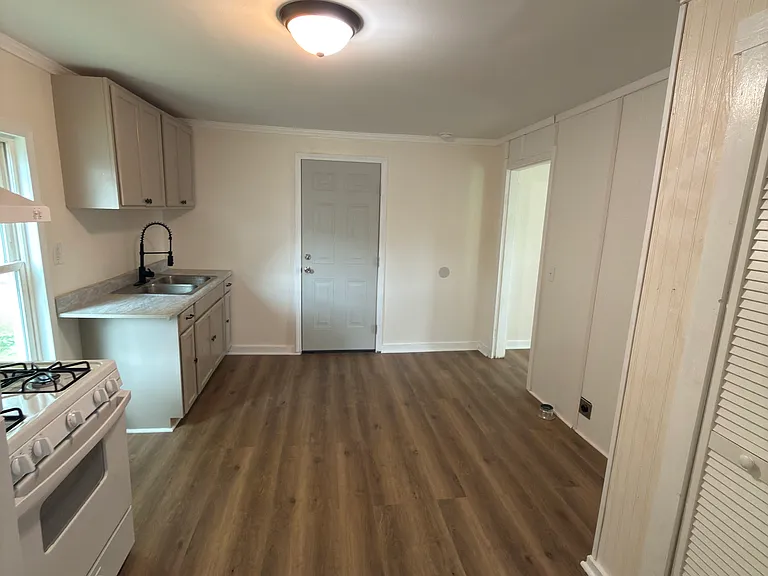 1623 Jones St — Photo 8