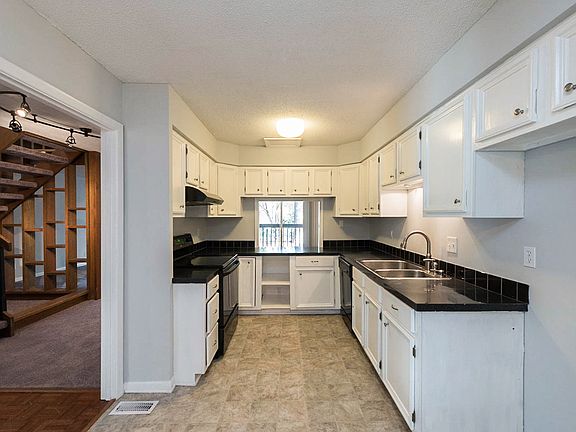 3rd image of 4100 Five Oaks Dr Unit 56