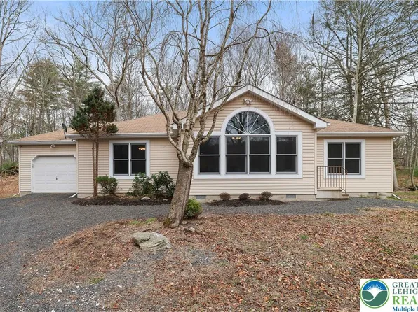 118 Quail Ct, Bushkill, PA 18324