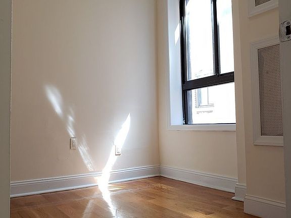 3rd image of 300 W 49th St APT 811