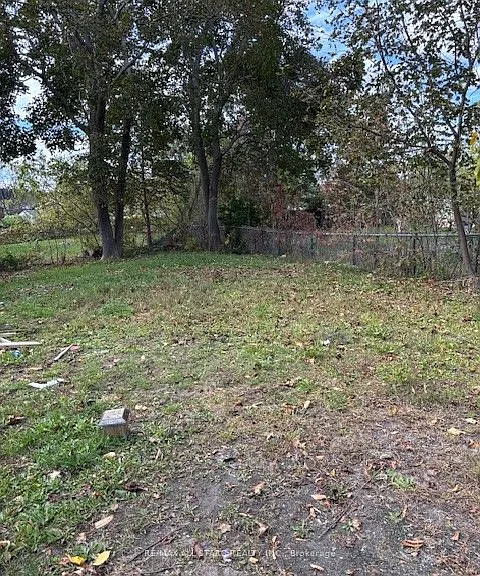 18 Lindsay St — Photo 12