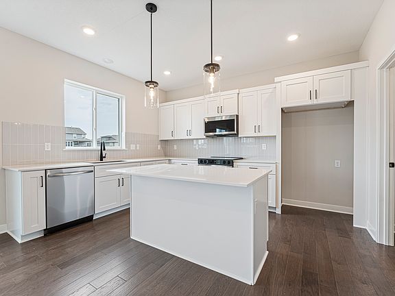 5th image of 414 Woodview Dr