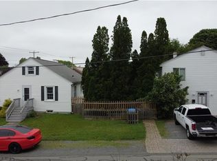 64 Maple Ave, Middletown, RI 02842