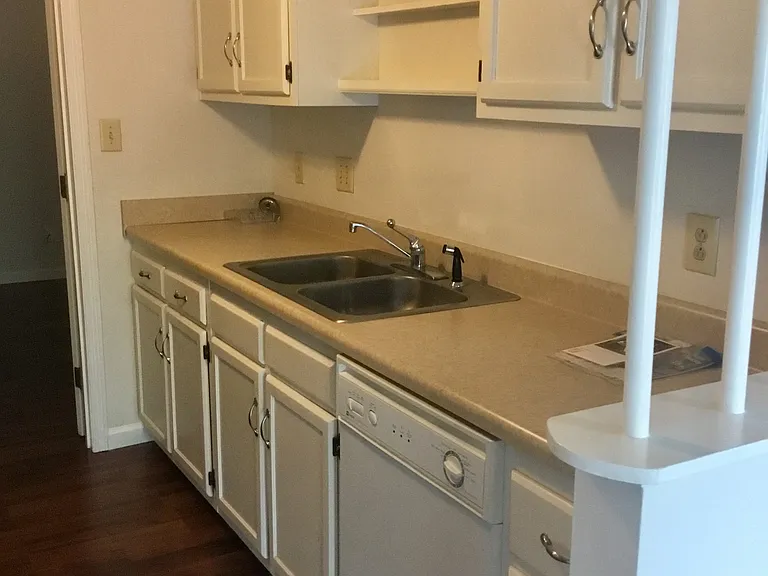 815 Seabury Ct — Photo 13