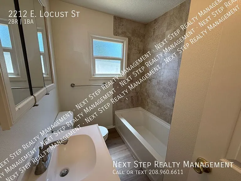 2212 E Locust St — Photo 8