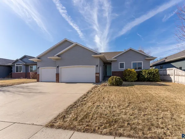 5109 S Manchester Ct, Sioux Falls, SD 57108
