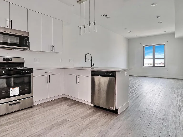 425 Avenue C #504 — Photo 9