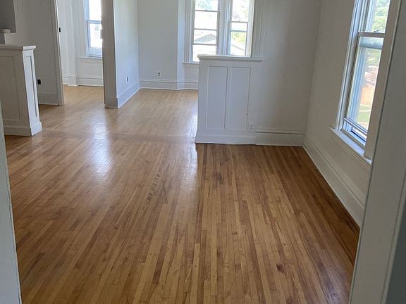 4th image of 126 Jenks Ave E