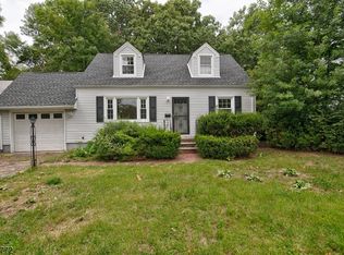 11 2nd Ave, Roseland, NJ 07068