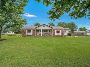 1101 S Carnation Dr, Aurora, MO 65605