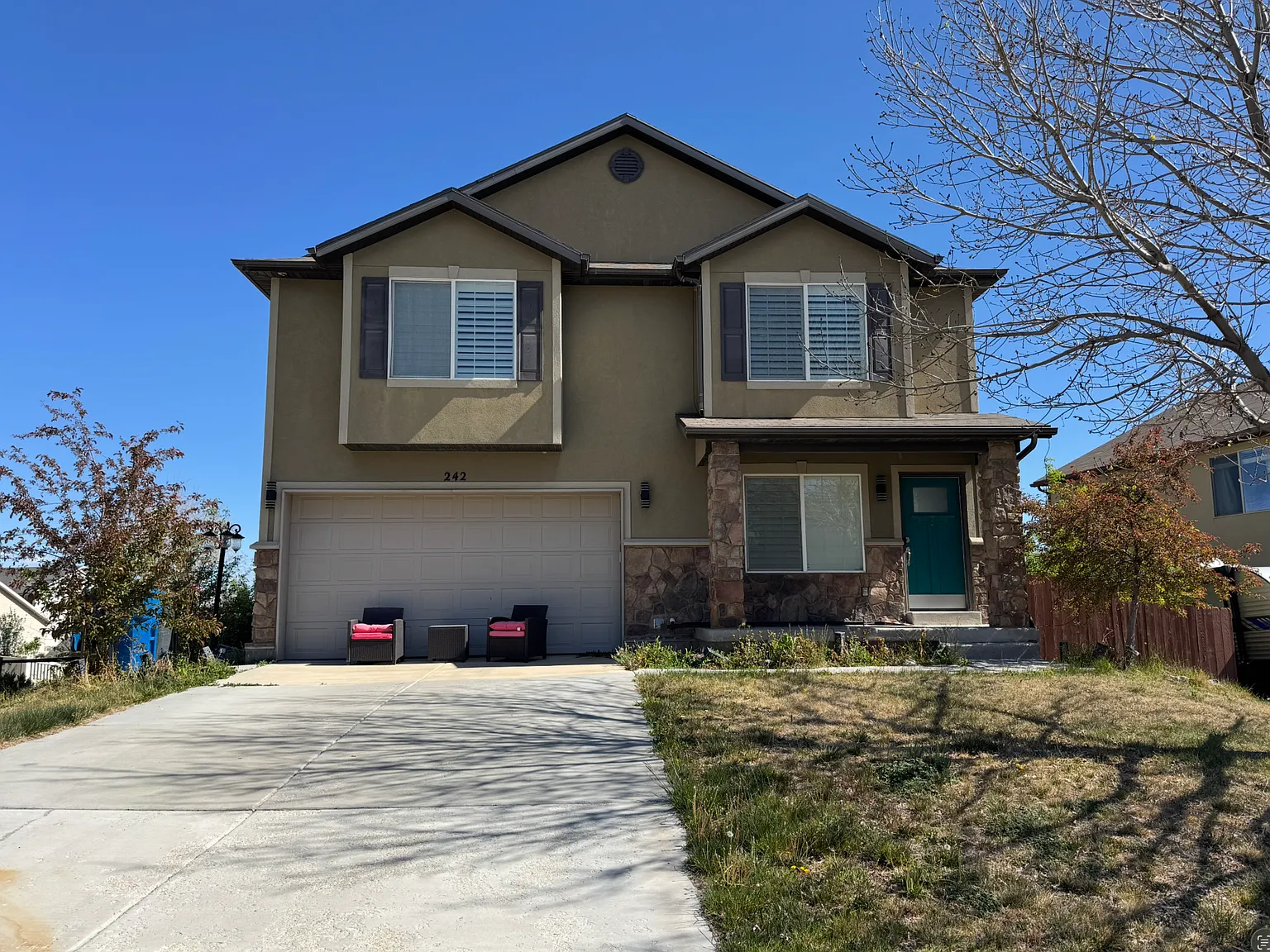 3 bed, 2500 sqft, $2,700 — Photo 2