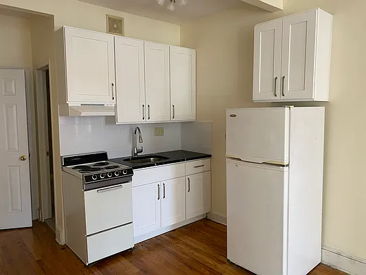 Rented by Hugawall Realty | media 19