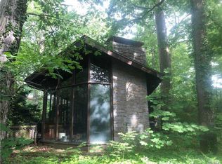 89 Redbrook Rd, Great Neck, NY 11024