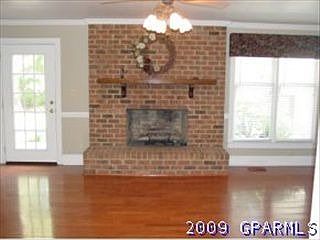 3rd image of 805 Corbett St