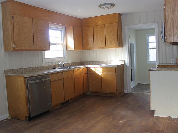 5th image of 16 Strawberry Dr