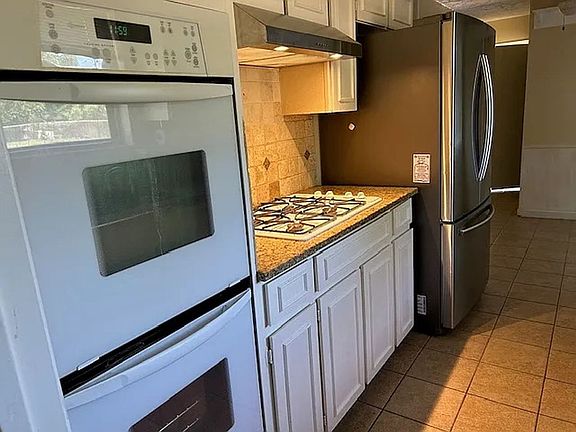 5th image of 639 Silverstone Dr