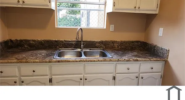 1711 W 64th St #105 — Photo 12