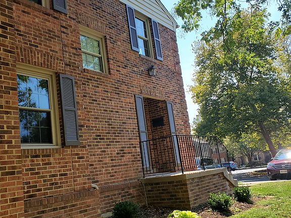 3rd image of 10328 Hampshire Green Ave