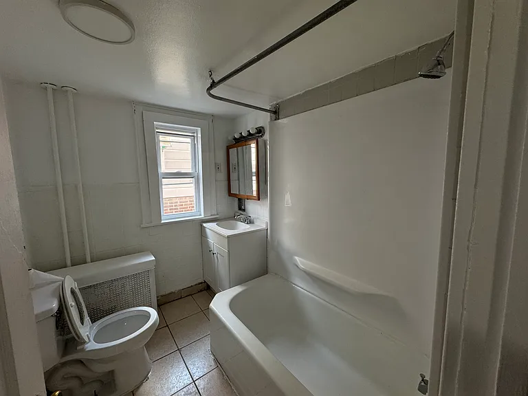 427 E 5th St — Photo 5